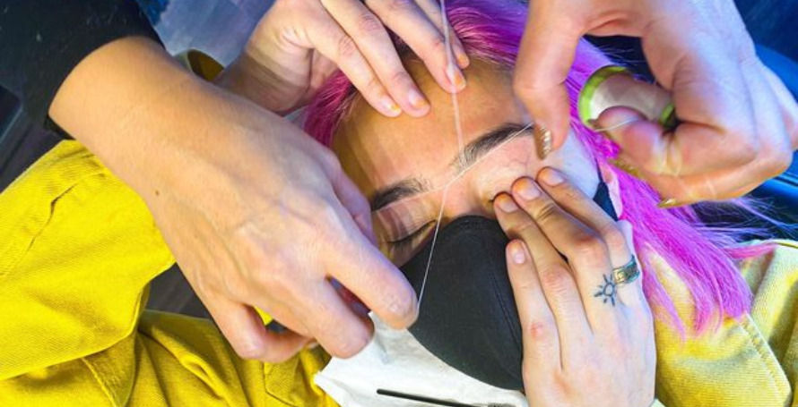 Eyebrow-Threadding-vs-waxing-a-comprehensive-guide