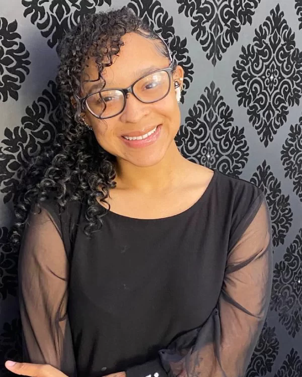 Expert beauty professional Jazz at Divine Threading and Lash Studio, providing top-tier brow and threading treatments.