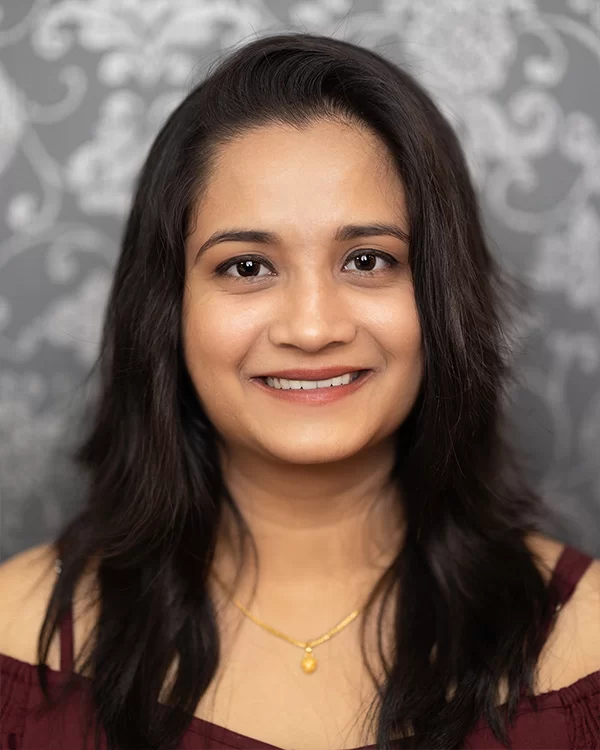 Expert beauty professional Krishna at Divine Threading and Lash Studio, specializing in top-tier brow and lash services.
