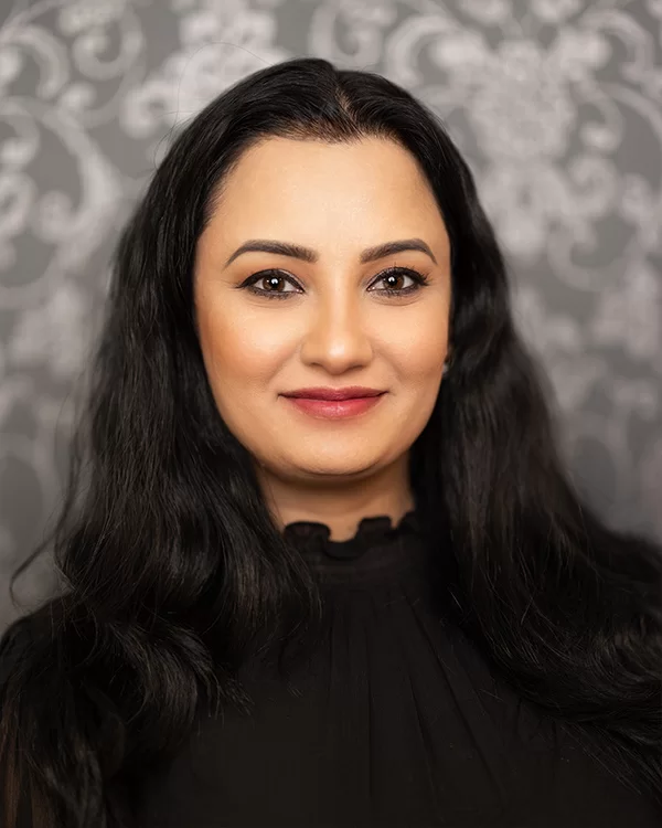 Expert beauty professional Parwana at Divine Threading and Lash Studio, providing top-tier brow and facial treatments.