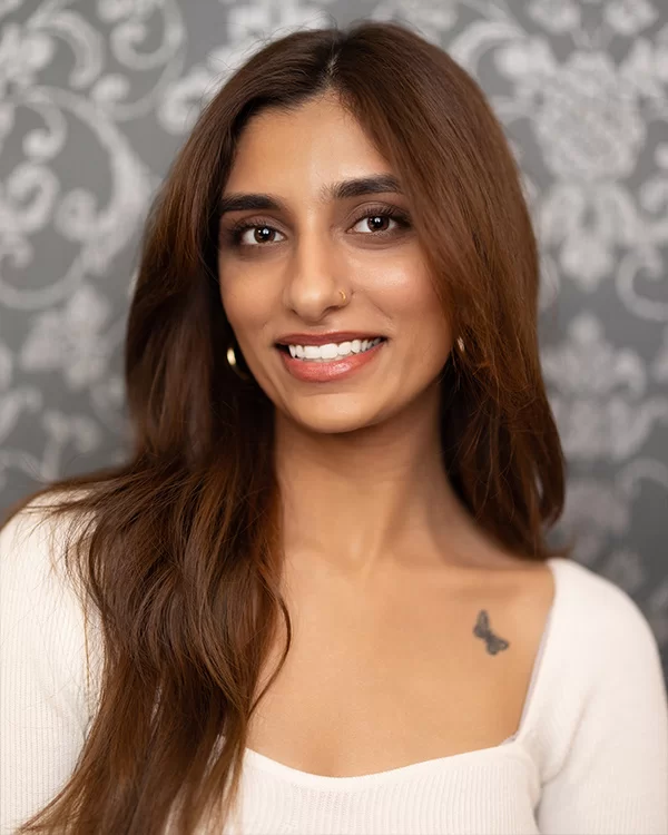 Expert beauty professional Soniya at Divine Threading and Lash Studio, providing top-tier brow and threading services.