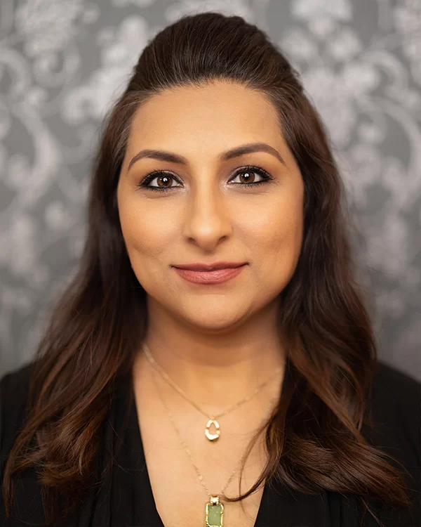 Expert beauty professional Vee at Divine Threading and Lash Studio, specializing in premium brow and lash treatments.
